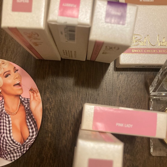 Bad Medina cosmetics assorted colors - Picture 3 of 5